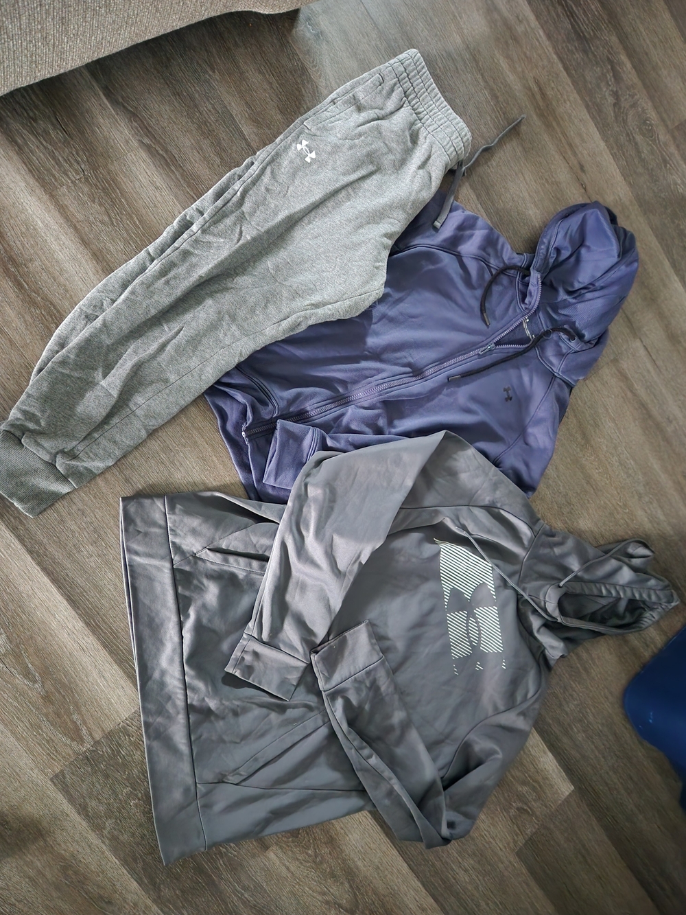 Under Armour Womens 2 Sweatshirts And 1 Jogger Medium